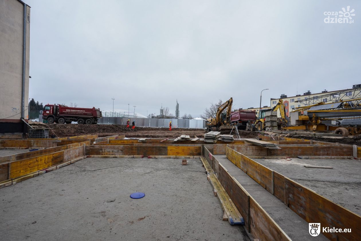 Nowoczesna hala sportowa powstaje przy V LO w Kielcach