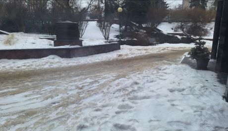 Marznący deszcz nad północą województwa świętokrzyskiego. IMGW ostrzega przed gołoledzią