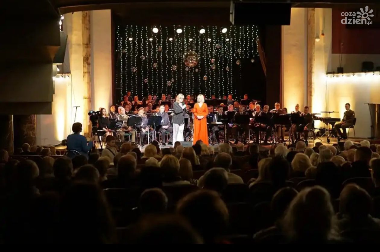Dwie orkiestry, jeden żywioł. Karnawałowy koncert wojskowych muzyków w WDK