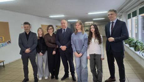 Ma uczyć demokracji i angażować społecznie. W ostrowieckich szkołach ruszył pilotaż Szkolnego Budżetu Obywatelskiego