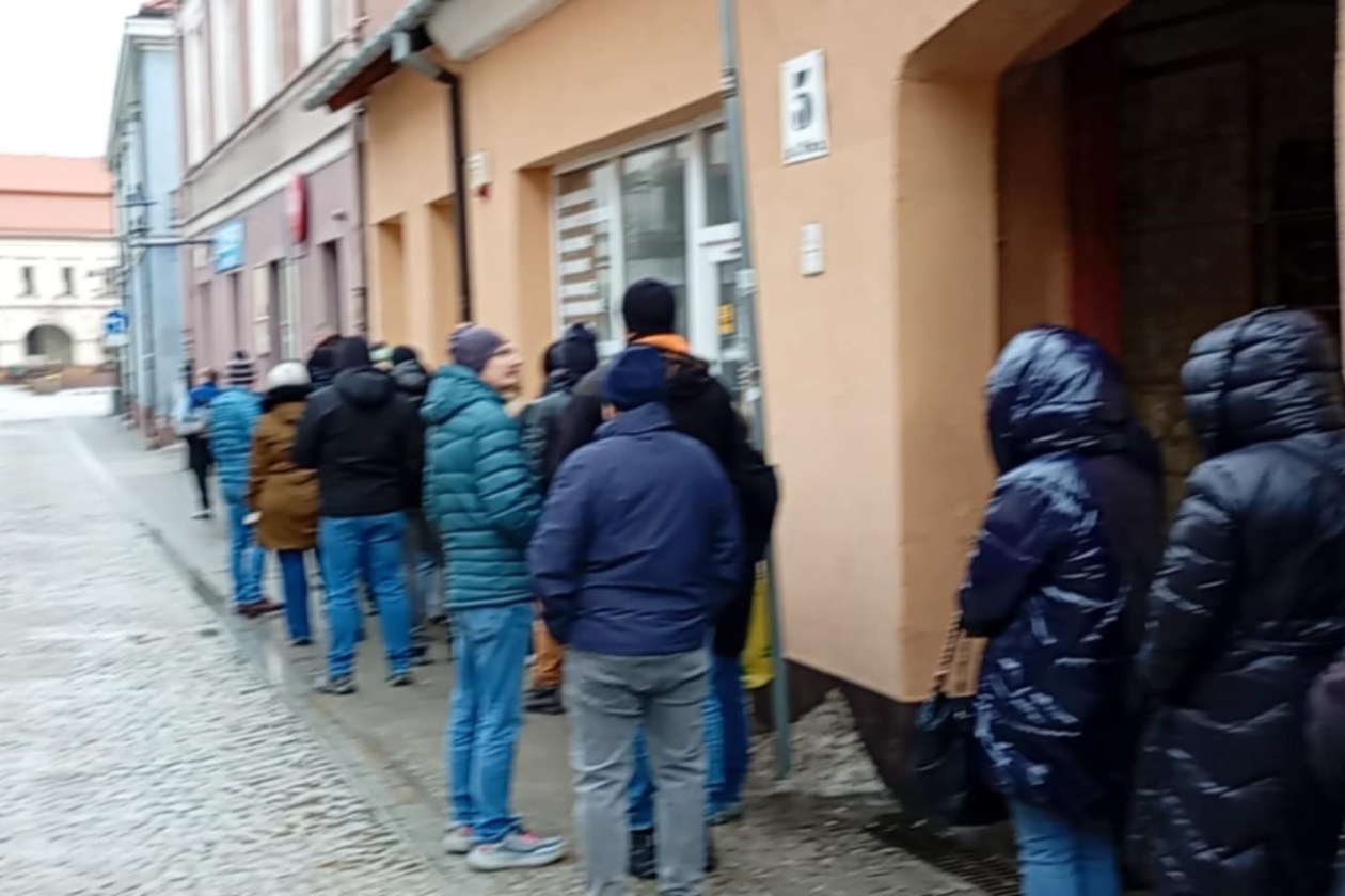 Pączki z tradycją. W tłusty czwartek Kielce ustawiają się w kolejce do Zygmunta Pańszczyka