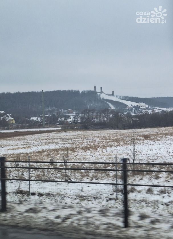 Śnieg nie odpuszcza, ale słabnie. Zimowy front nad Świętokrzyskiem