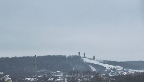 Śnieg nie odpuszcza, ale słabnie. Zimowy front nad Świętokrzyskiem