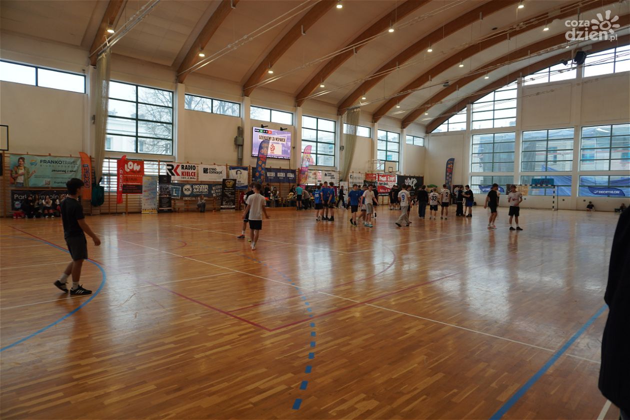 X Jubileuszowy Turniej Charytatywny w „Słowackim”. Sport, emocje i wsparcie dla hospicjum