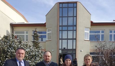 Rodzice z Janowic walczą o swoją szkołę. "Burmistrz nas nie słucha"