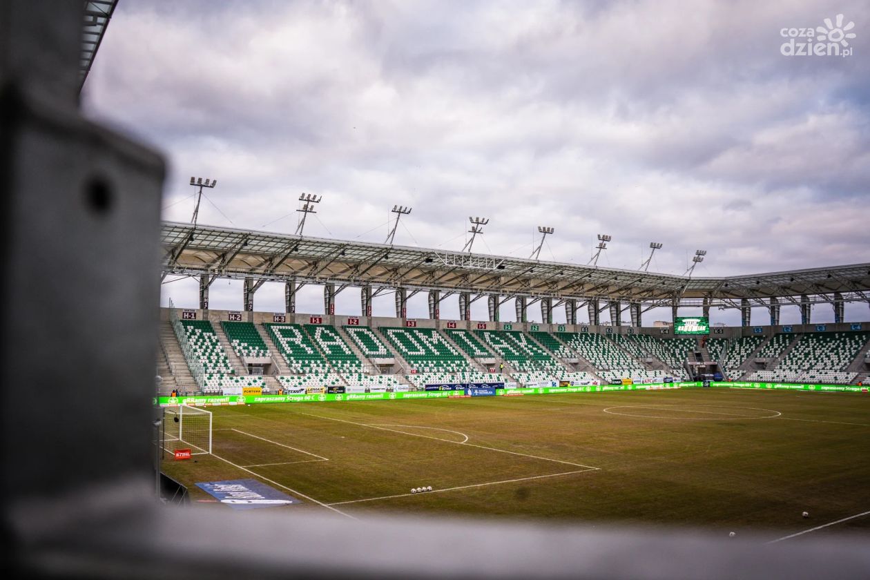 Surowe kary po meczu w Radomiu. Rekordowa grzywna dla Radomiaka, zawieszenie dla Feio, anulowana czerwona kartka Cebuli