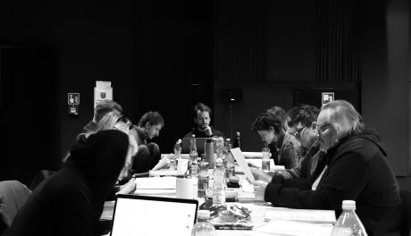 Prapremiera „Profesora” na Dużej Scenie Teatru im. Stefana Żeromskiego w Kielcach. Historia genialnego chemika jak z polskiego „Breaking Bad”