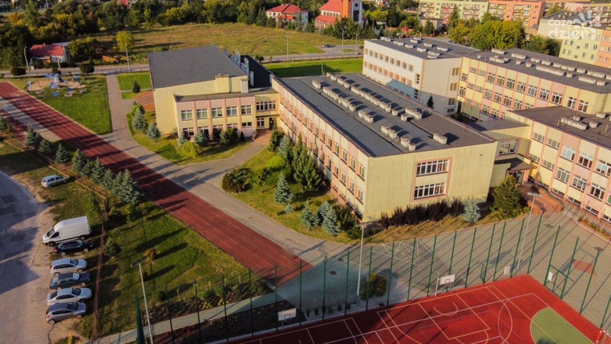 Trwa rekrutacja do szkół i przedszkoli w Ostrowcu. Pozostanie wyprawka i wydłużone godziny pracy przedszkoli