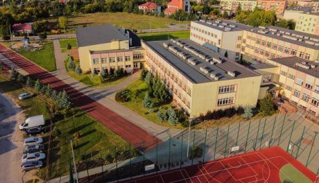 Trwa rekrutacja do szkół i przedszkoli w Ostrowcu. Pozostanie wyprawka i wydłużone godziny pracy przedszkoli