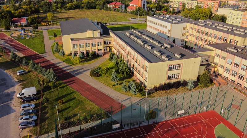 Trwa rekrutacja do szkół i przedszkoli w Ostrowcu. Pozostanie wyprawka i wydłużone godziny pracy przedszkoli