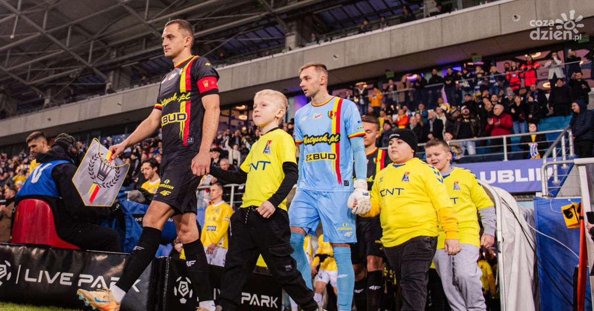 Dziekoński przed starciem z Termaliką: Staramy się patrzeć tylko do góry, ale musimy być uważni i zacząć punktować seryjnie