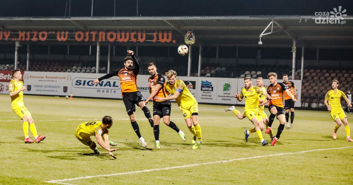 W derbach wicelider z Ostrowca lepszy od Naprzodu