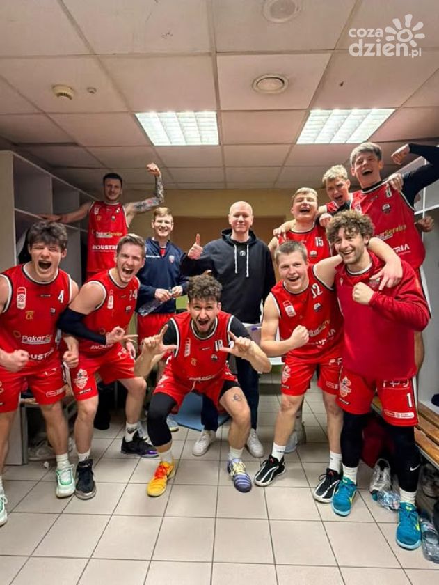 Koszykarze UJK Kielce przełamują złą passę. Wyjazdowe zwycięstwo w Dąbrowie Górniczej