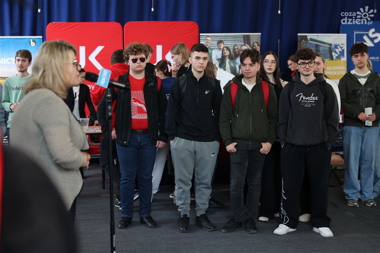 ŚWIĘTOKRZYSKIE TARGI EDUKACYJNE po raz trzeci w Starachowicach. Maturzyści poznają ofertę uczelni