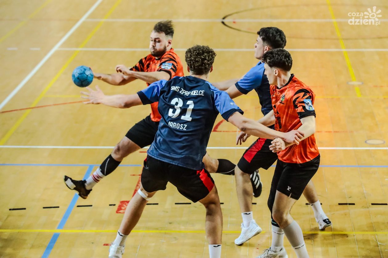 KSZO Ostrowiec Świętokrzyski - SMS ZPRP II Kielce [ZDJĘCIA]