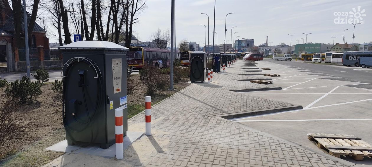 Przy dworcu autobusowym zamontowano już ładowarki do „elektryków”