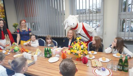Dzieci uczyły się wielkanocnych tradycji w Urzędzie Marszałkowskim