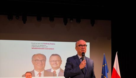 Włodzimierz Czarzasty w Końskich. Sala wypełniona mieszkańcami