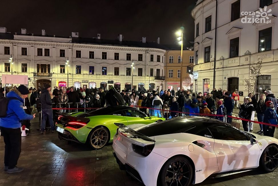 Samochody warte miliony zjeżdżają na ostrowiecki Rynek