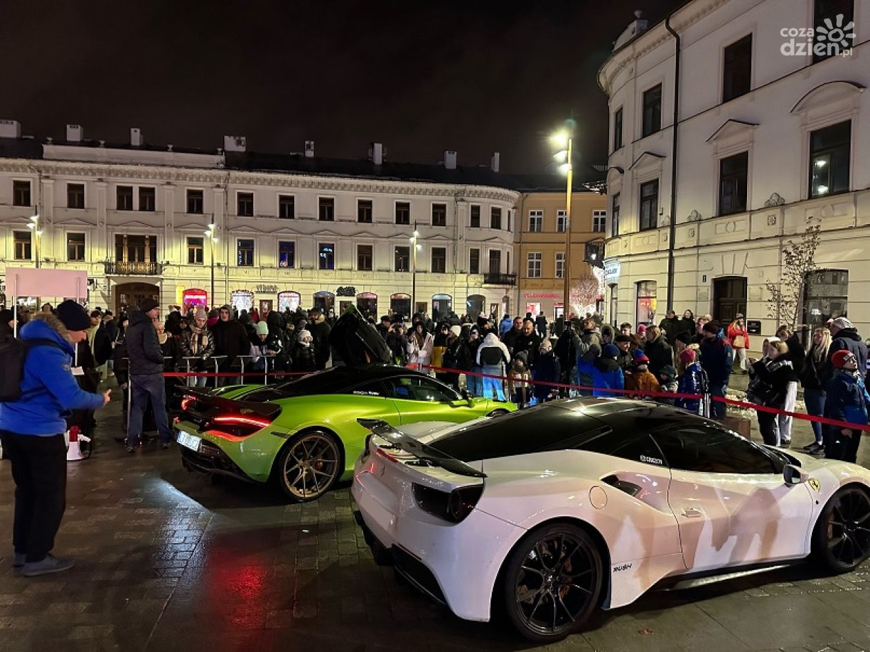 Samochody warte miliony zjeżdżają na ostrowiecki Rynek