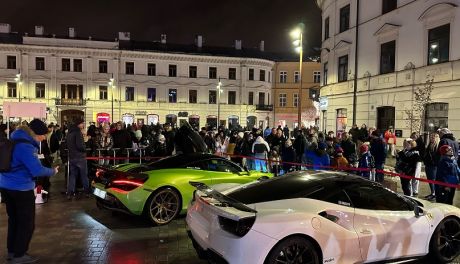 Samochody warte miliony zjeżdżają na ostrowiecki Rynek