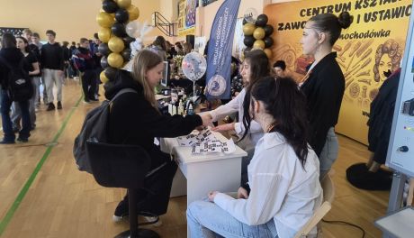 Ósmoklasiści z powiatu zapoznawali się z ofertą ostrowieckich szkół