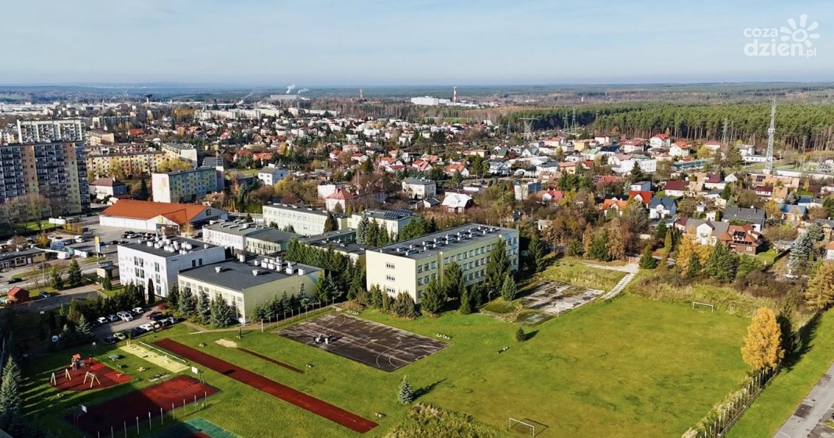 Zmiany przy starachowickiej "jedenastce". Park kieszonkowy, "kiss and ride" oraz pumptrack wzbogacą ofertę placówki