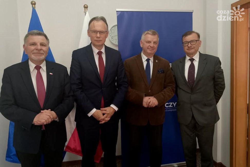 Kielce: konferencja prasowa o gospodarce, śledztwach i środkach z KPO