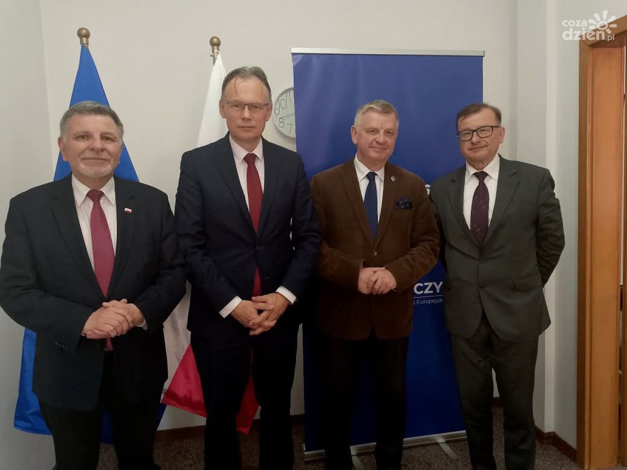 Kielce: konferencja prasowa o gospodarce, śledztwach i środkach z KPO