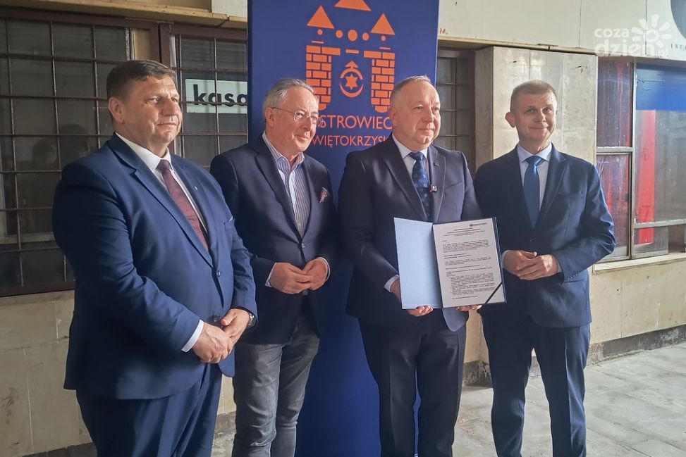 W stuleciu PKP zapadły ważne decyzje dla ostrowieckiego dworca. Bo kolej jest trendy