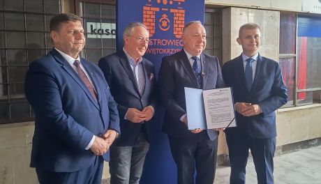 W stuleciu PKP zapadły ważne decyzje dla ostrowieckiego dworca. Bo kolej jest trendy