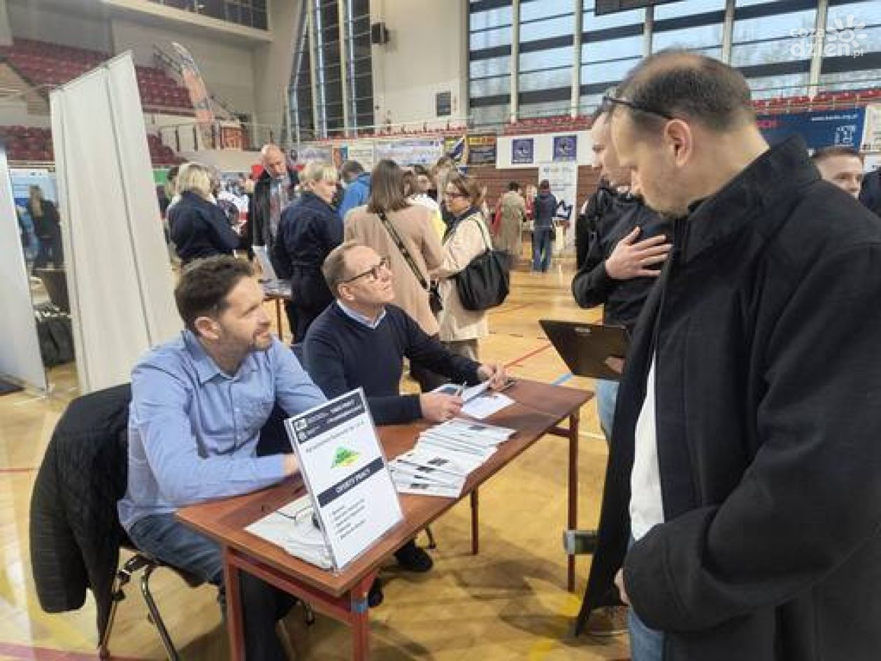 Ostrowczanie poszukiwali pracy na targach