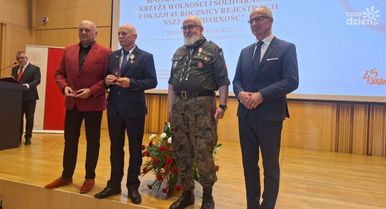 Uhonorowano działaczy opozycji. Wręczenie Krzyży Wolności i Solidarności w Kielcach