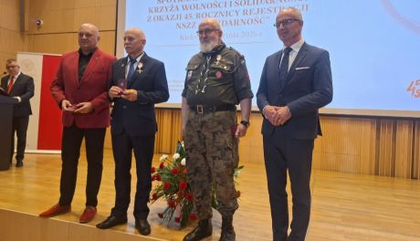 Uhonorowano działaczy opozycji. Wręczenie Krzyży Wolności i Solidarności w Kielcach