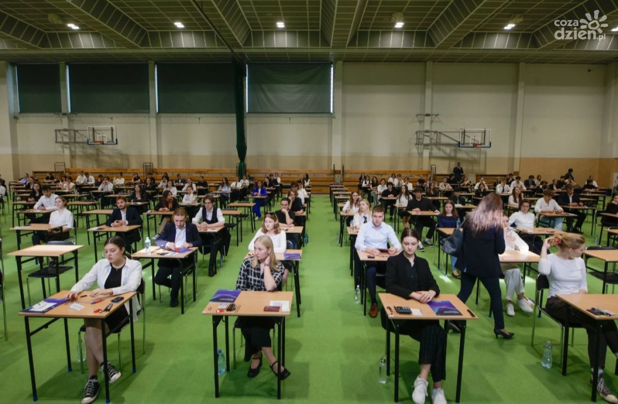 Matury 2026 rozpoczęte w całej Polsce
