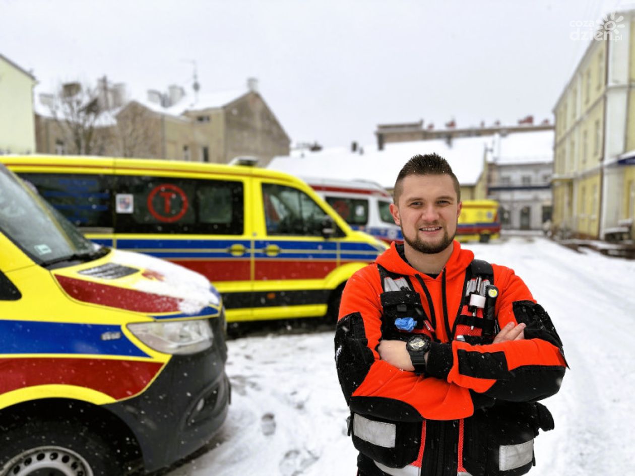 
Ratownicy medyczni z województwa świętokrzyskiego mieli intensywny 2024 rok – prawie 110 tysięcy zgłoszeń