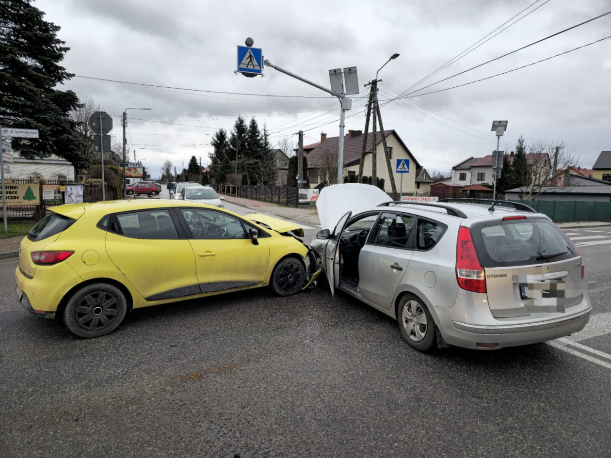 
Kolizja na skrzyżowaniu – 21-latka trafiła do szpitala