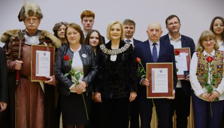 I Liceum Ogólnokształcące im. Stefana Żeromskiego wyróżnione Honorową Odznaką Województwa Świętokrzyskiego