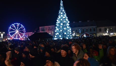 Sylwestrowa zabawa na Rynku w Kielcach (Zdjęcia)