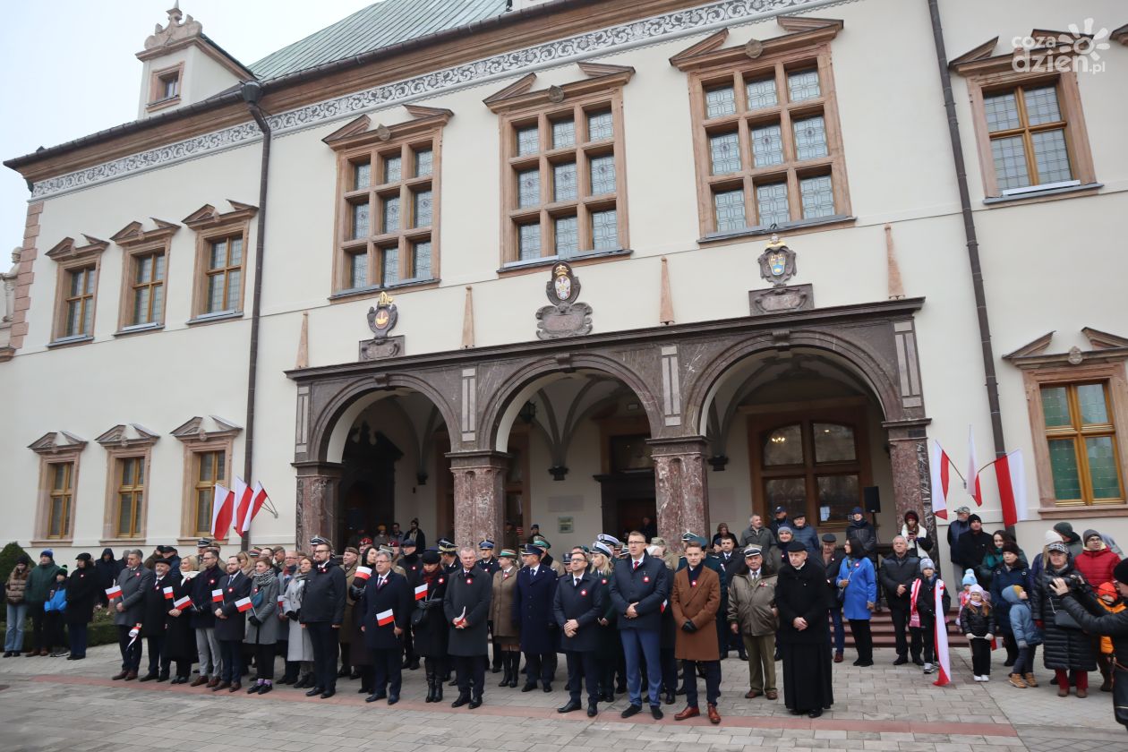 Mieszkańcy Kielc wspólnie odśpiewali hymn Polski