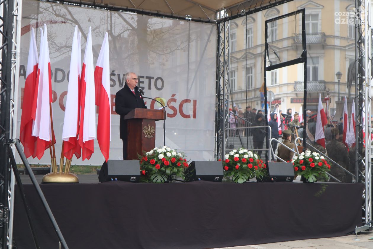 Tłumy zgromadzone na Placu Wolności