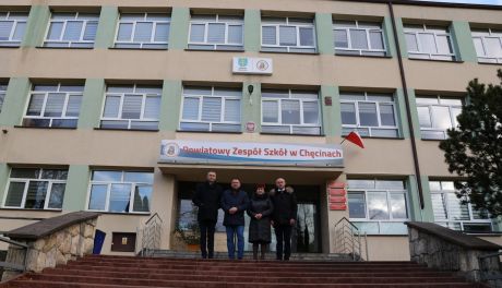 Powiatowy Zespół Szkół w Chęcinach: Inwestycje w Nowoczesną Edukację i Infrastruktura na Miarę Przyszłość