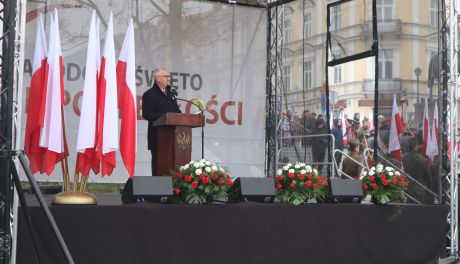 Tłumy zgromadzone na Placu Wolności